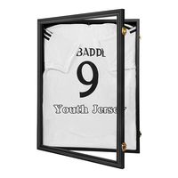 Vitrine murale haut de gamme, idéale pour le rangement des maillots de football, baseball, basketball, soccer et hockey.