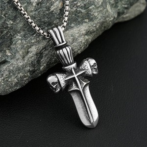 Collier pendentif croix de crâne Yunnique en acier inoxydable pour homme, bijou de mode avec croix et épée - Product Image 1