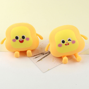 Juguete Antiestrés de TPR con Forma de Hombrecito de Pan Amarillo, Relleno de Harina, de Rebote Lento, para Niños y Adultos - Product Image 2