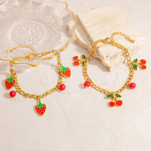Pulsera con Dijes de Frutas, Aleación de Zinc, Chapado en Oro, Colgante de Fresa y Cereza, Joyería Unisex, Regalo, Origen Yiwu - Product Image 1