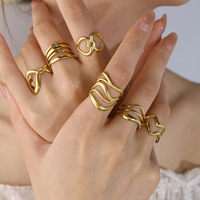 Bague d'ouverture irrégulière multicouche non ternie Lignes uniques Croisées Bague en acier inoxydable PVD or 18 carats en forme de coeur pour femme