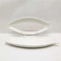 Assiettes en céramique blanche moderne en porcelaine, design durable de poisson, pour les plats de restaurant et le service de nourriture