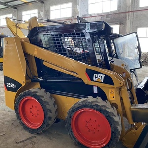 Chargeuse compacte sur pneus Caterpillar 252B d'occasion d'origine japonaise, capacité nominale de 2 tonnes, pour la construction - Product Image 2