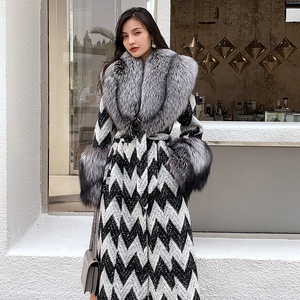 Cappotti Invernali <span class=keywords><strong>in</strong></span> Lana e <span class=keywords><strong>Cashmere</strong></span> di Alta Qualità con Collo e Polsini <span class=keywords><strong>in</strong></span> Pelliccia di Volpe per <span class=keywords><strong>Donna</strong></span> - Product Image 1