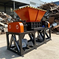Broyeur de pneus bien conçu avec capot anti-poussière et protection d'arbre de transmission pour un broyage propre des pneus usagés et un travail à faible pollution