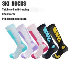 Vente en gros <span class=keywords><strong>de</strong></span> <span class=keywords><strong>chaussettes</strong></span> <span class=keywords><strong>de</strong></span> sport avec logo personnalisé <span class=keywords><strong>Chaussettes</strong></span> <span class=keywords><strong>de</strong></span> <span class=keywords><strong>ski</strong></span> en éponge antidérapantes pour l'extérieur <span class=keywords><strong>Chaussettes</strong></span> à baril long - Product Image 5