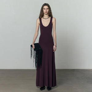 Vestido blanco hasta el suelo para mujer UMA para principios <span class=keywords><strong>de</strong></span> primavera 2025 tejido imperio cintura espalda descubierta patrón sólido tejido <span class=keywords><strong>de</strong></span> estambre - Product Image 1