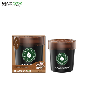 Désodorisant de voiture en forme de tasse à café en plastique Oud noir - Product Image 1