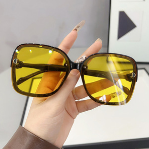 Occhiali da Sole Uomo Donna di Tendenza Nuovi Occhiali Estivi da Spiaggia Protezione UV Avanzata 2209 - Product Image 2