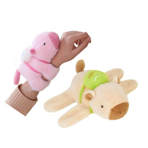 Braccialetti a scatto in peluche assortiti all'ingrosso: volpe, coniglio, scimmia - Giocattoli morbidi imbottiti per bambini, ideali come regali per feste di compleanno - Product Image 3