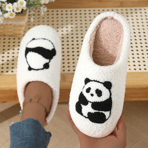 Pantuflas Blancas Disponibles en Stock, Cómodas y Afelpadas para el Hogar, Antideslizantes con TPR, Ideales para Verano y Otoño - Product Image 1