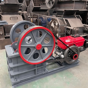 Concasseur à mâchoires mini portable 2-6tph pour roche, à moteur diesel et boîte de vitesses, idéal pour le concassage d'agrégats de pierre - Vente chaude en Chine - Product Image 3