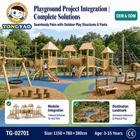 Structure de jeu pour enfants en bois naturel, style cabane forestière, avec toboggan et structure multi-tours, pour jardin et loisirs