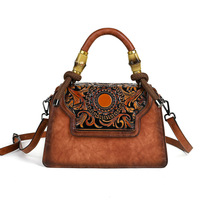 Tas Selempang Wanita Vintage Bahan Bambu dengan Pegangan Tali Rami, Dapat Digunakan Sebagai Tas Selempang dan Tas Jinjing, Warna Rubbed Embossed, Gaya Literer