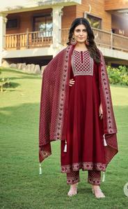 Robe traditionnelle à broderie Costume Salwar pour femme avec Dupatta pour festival et occasion spéciale d'Inde - Product Image 5