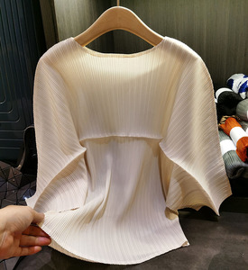 Maglietta da donna plissettata a pieghe di nicchia indossabile anteriore e posteriore ampia plus size puro colore tutto abbinato - Product Image 3