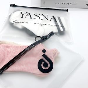 Bolsa de embalaje de plástico blando personalizable de suministro directo de fábrica para ropa, calcetines, ropa interior con cremallera, Impresión de huecograbado superior - Product Image 1