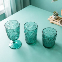 Verre à pied décoratif en verre coloré à texture paon en relief, tasse assortie pour la décoration de table de mariage