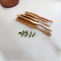 Ensemble de 5 ustensiles de cuisine : Cuillère à mélanger européenne, Cuillère à salade américaine, Fouet en bois d'acacia, Spatule en bois pour poêle antiadhésive