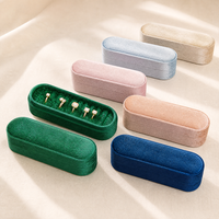 Boîte à bijoux haut de gamme en velours avec couvercle et base, personnalisable avec logo, plateau de présentation multi-emplacements pour bagues, idéale pour les cadeaux