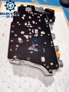 RUNVEE Remanufacturado 8F35 Conjunto <span class=keywords><strong>de</strong></span> cuerpo <span class=keywords><strong>de</strong></span> válvula <span class=keywords><strong>de</strong></span> cambio mecánico <span class=keywords><strong>de</strong></span> transmisión automática KTJM5P7A100BA para FORD TRANSIT - Product Image 3