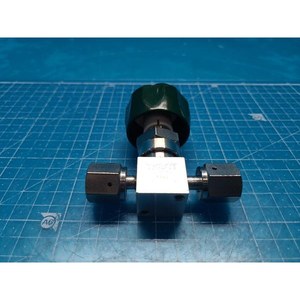 Valve TKSCT 316L 10K 1/4 S371410079093 ultra haute pureté, utilisée comme telle, pièces d'équipement semi-conducteur d'occasion - Product Image 4