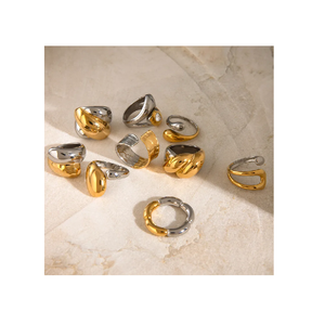 Bagues de fiançailles asymétriques pour femmes en gros, style IG, grille florale, acier inoxydable 304, incrustation de zircon, plaqué or 18 carats - Product Image 1