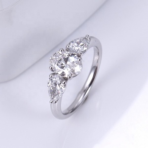 Anillo de Diamantes de Laboratorio IGI Ovalado de 1 Quilate y 18 Quilates con Diseño de Tres Piedras, Anillo de Compromiso de Diamantes para Boda - Product Image 5