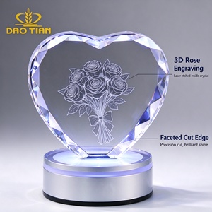 Grabado de Fotos en Cristal con Forma de Corazón y Base LED de Colores, Regalo Personalizado con Mensaje Inspirador para Jubilación o Graduación - Product Image 2