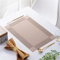Napperons de table basse en vinyle antidérapant bon marché de vente en gros direct d'usine pour salle à manger tapis de table tissés en tissu PVC