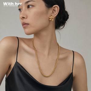 Collier <span class=keywords><strong>ras</strong></span> du <span class=keywords><strong>cou</strong></span> minimaliste en laiton plaqué or avec anneaux empilés et chaîne scintillante froissée pour femme - Product Image 1