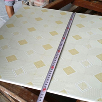 Plaques de plâtre en PVC, plaques de gypse, feuilles de marbre, plastique, vinyle, bambou, dalles de plafond acoustiques, panneaux muraux 3D à Dubaï, prix bas
