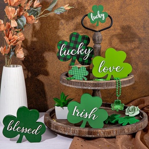 Venta al por mayor irlandés Lucky Blessed Love tréboles de madera artesanías trébol de madera bandeja escalonada signo para el Día de San Patricio decoración de la Mesa del hogar - Product Image 4