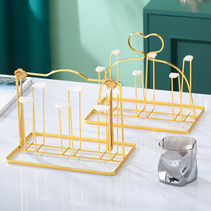Portavasos Dorado de Hierro con Escurridor, Diseño Cuadrado Moderno para Almacenamiento de Tazas en el Hogar, Uso en Sala de Estar - Product Image 3