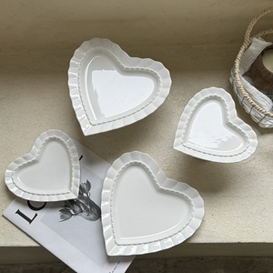 Wholesale Heart-Shape Embossed High-Footed Fruit Bowl Elegant Living Room Ornament Tray for Candy Dessert Dinnerware <b>Sets</b> - Product Image 4