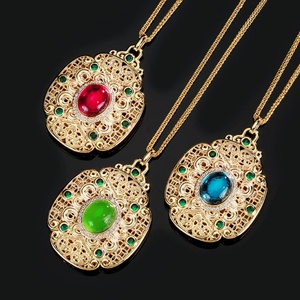 Collier pendentif élégant et écologique en cuivre plaqué or vintage, style palais, avec zircon cubique vert 10*12mm, pour femme - Product Image 5