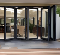 Porte pliante commerciale moderne en aluminium conforme aux normes australiennes AS 2047, économe en énergie et résistante au vent, porte d'entrée à double ouverture.