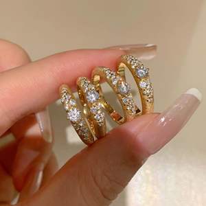 Anillo de Plata Pura S925, Estilo Palacio Retro, Inspirado en Corea, de Alta Gama, Único, con Incrustaciones de Diamantes Cepillados en Forma de Estrellas Dispersas - Product Image 1