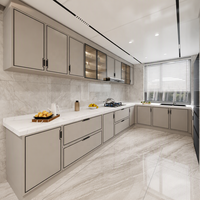 Îlot de cuisine moderne bicolore gris clair et bois foncé, écologique, avec appareils encastrés, niche LED, cuisine ouverte sur mesure