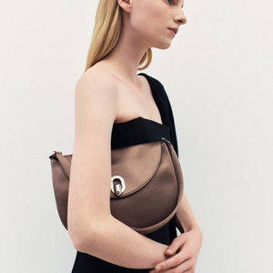 Túi xách mini Half Moon Hobo kiểu dáng cổ điển, màu trơn, chất liệu kim loại, tay cầm chắc chắn, bền, dễ mang theo, sản xuất bởi nhà sản xuất túi xách cao cấp, dành cho nữ - Product Image 6