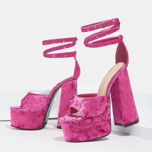 Sandales à talons pour femmes en velours doux, avec lanière de cheville scintillante, bout ouvert, talons épais et plateforme haute pour dames - Product Image 5