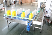 Machine de remplissage automatique de bouteilles de produits chimiques liquides (acides, pesticides, eau de Javel) anti-corrosion 5-20L