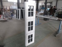 Fenêtre à auvent en PVC à économie d'énergie, persienne minimaliste, double vitrage isolant, anti-vieillissement, étanche pour projet d'entrée de villa