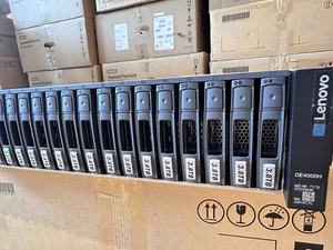 DE6000H DE4000H Lenovos ThinkSystem 2.5 3.5-inch SAS SSD/HDD Drives FC Hybrid Flash Array - Product Image 3
