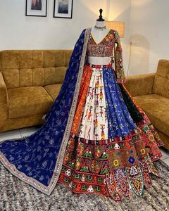 Vrouwen Beste Mode Nieuwe Nieuwste Ontwerp Van <span class=keywords><strong>Lehenga</strong></span> Choli Indiase Stijl Met Zware Werk Feestkleding Hoge Kwaliteit Blauwe Kleur <span class=keywords><strong>Lehenga</strong></span> - Product Image 2
