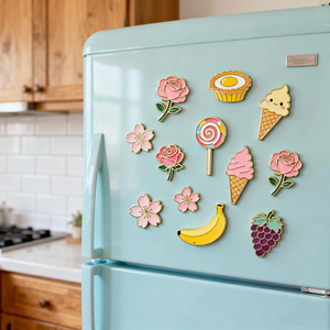 Imán de Refrigerador de Aleación Metálica Plateada con Forma Personalizada de Pascua, Acabado de Esmalte Suave, Color y Diseño de Logotipo Personalizados - Product Image 2