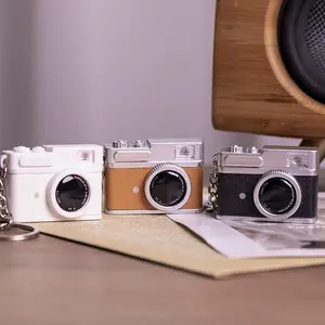 سلسلة مفاتيح كاميرا Retro Mini SLR سلسلة مفاتيح محاكاة كاميرا صغيرة مزودة بأضواء وأصوات