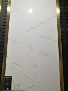 Carreaux muraux en porcelaine blanche Carrara brillante, carreaux de sol en porcelaine, carreaux 60x60 pour sol, carreaux en céramique 60x60 - Product Image 5