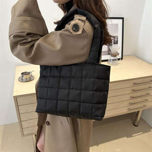 Bolso de Mano de Gran Capacidad para Mujer, de Poliéster y Cuero, Bolso de Hombro, Abertura Inclinada, Cierre de Moda - Product Image 2