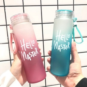 Taza de agua de vidrio con letras personalizadas, botella de vidrio esmerilada colorida con tapa, barata, venta <span class=keywords><strong>al</strong></span> <span class=keywords><strong>por</strong></span> <span class=keywords><strong>mayor</strong></span> - Product Image 2